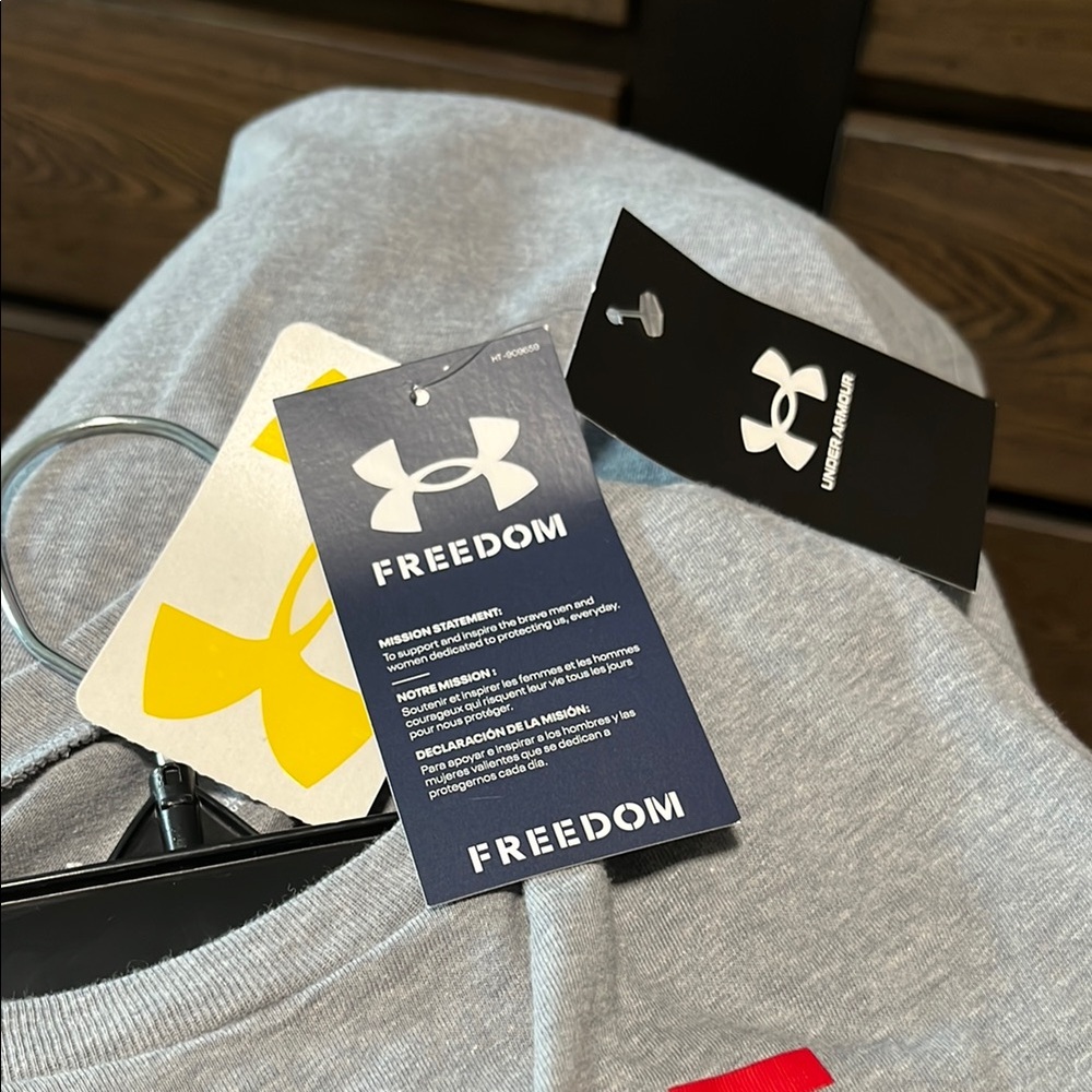 UNDER ARMOUR - 🇺🇸 Teen HeatGear Gray Shirt - Picture 5 of 5